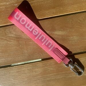 💖 Lululemon Logo Keychain Wrist Strap | Hot Pink